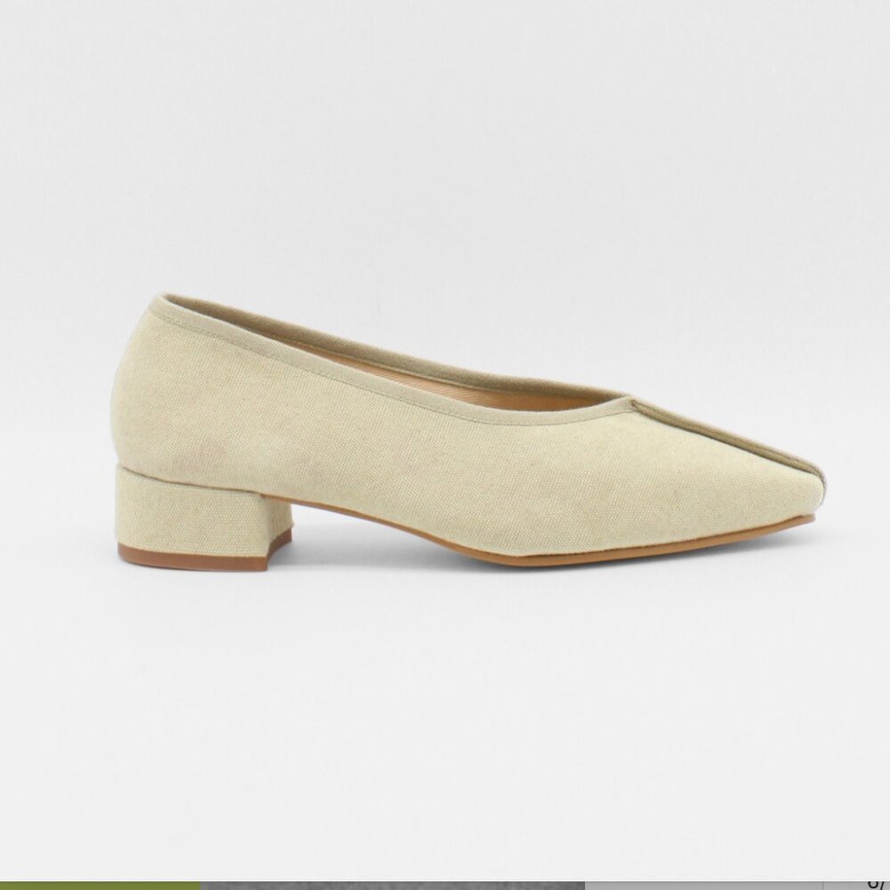 About Arianne Gina Palma Pumps